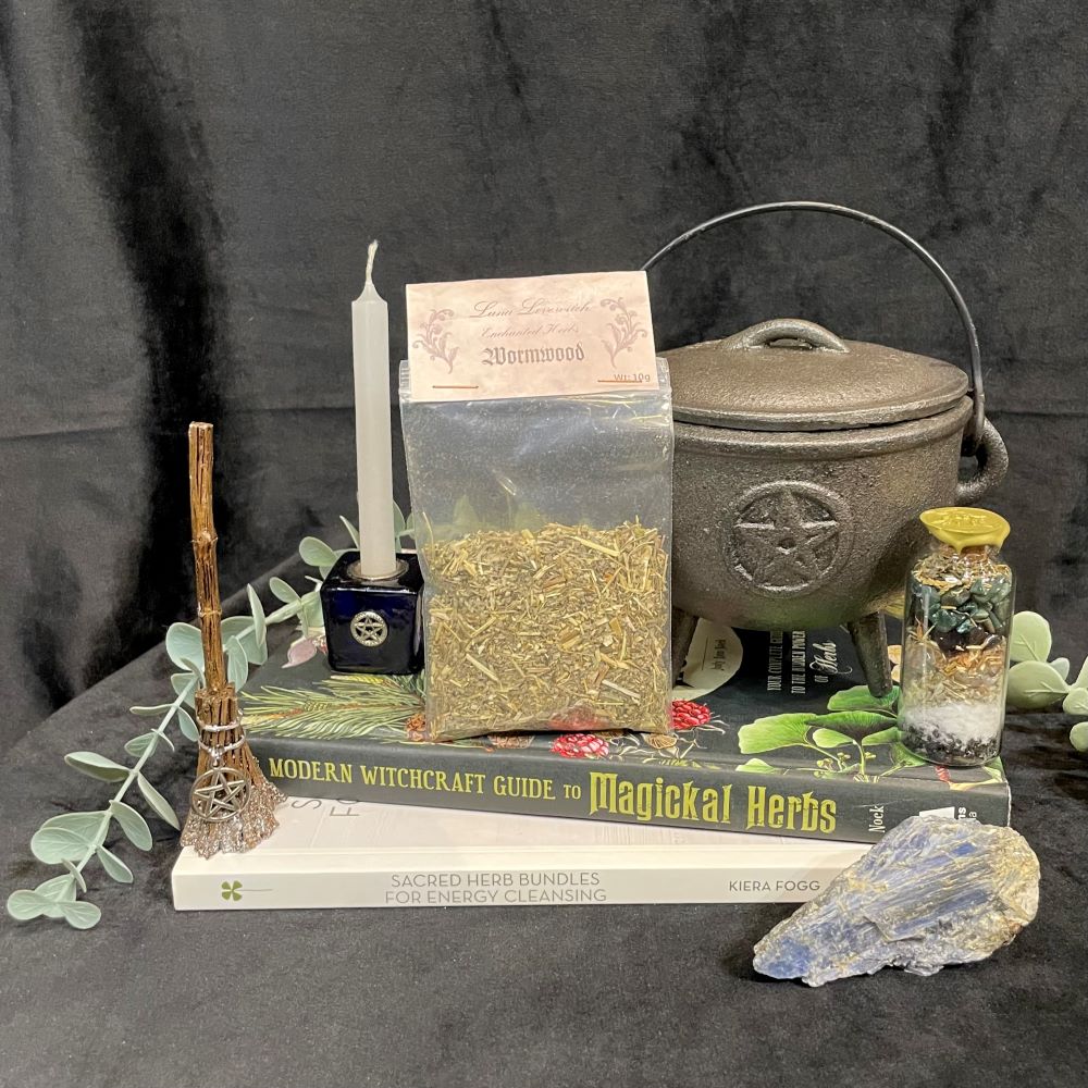 Luna Lovewitch enchanted herbs - Wormwood